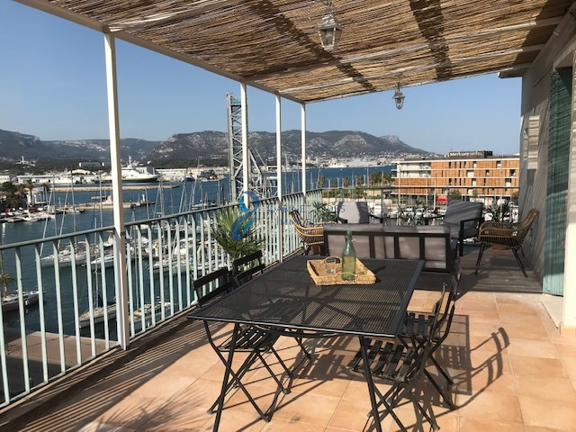 Appartement meublé sur le carré du port de la SEYNE, avec RO